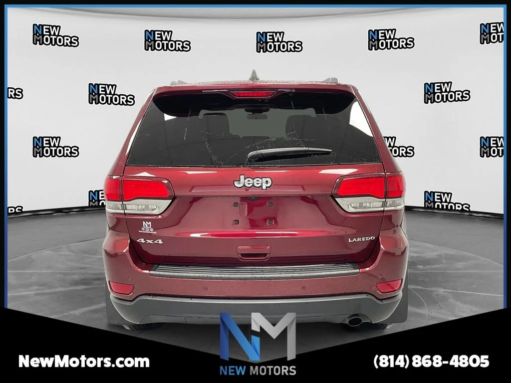 Used 2020 Velvet Jeep Laredo E image 3