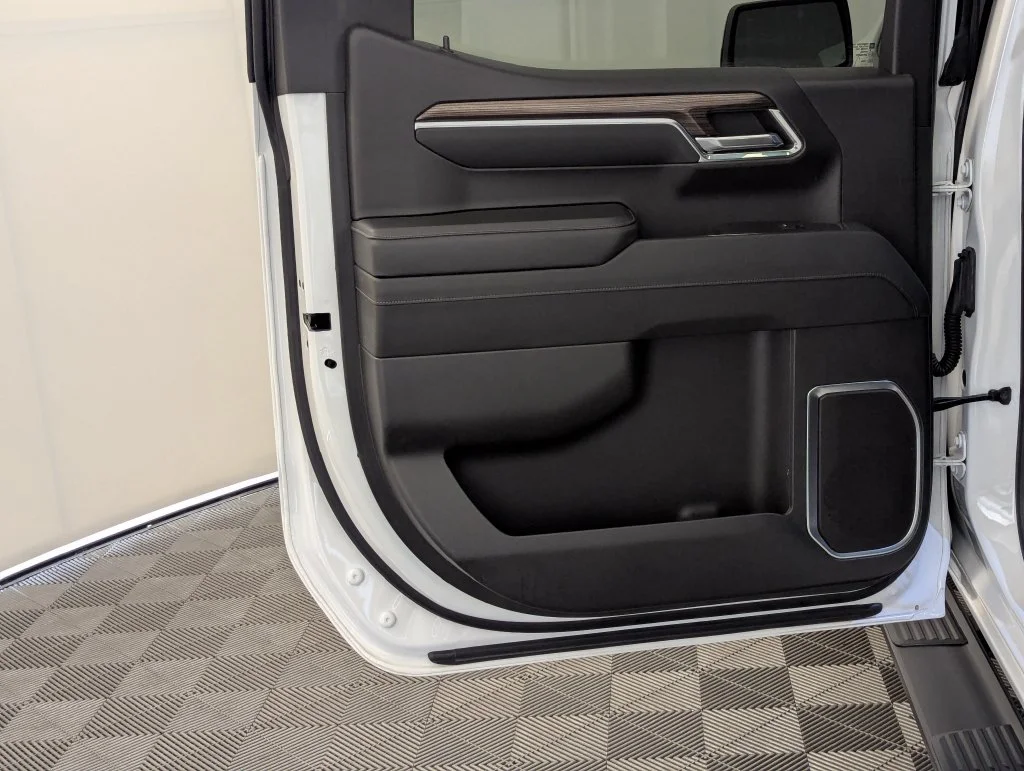 Used 2024 White Chevrolet RST image 43