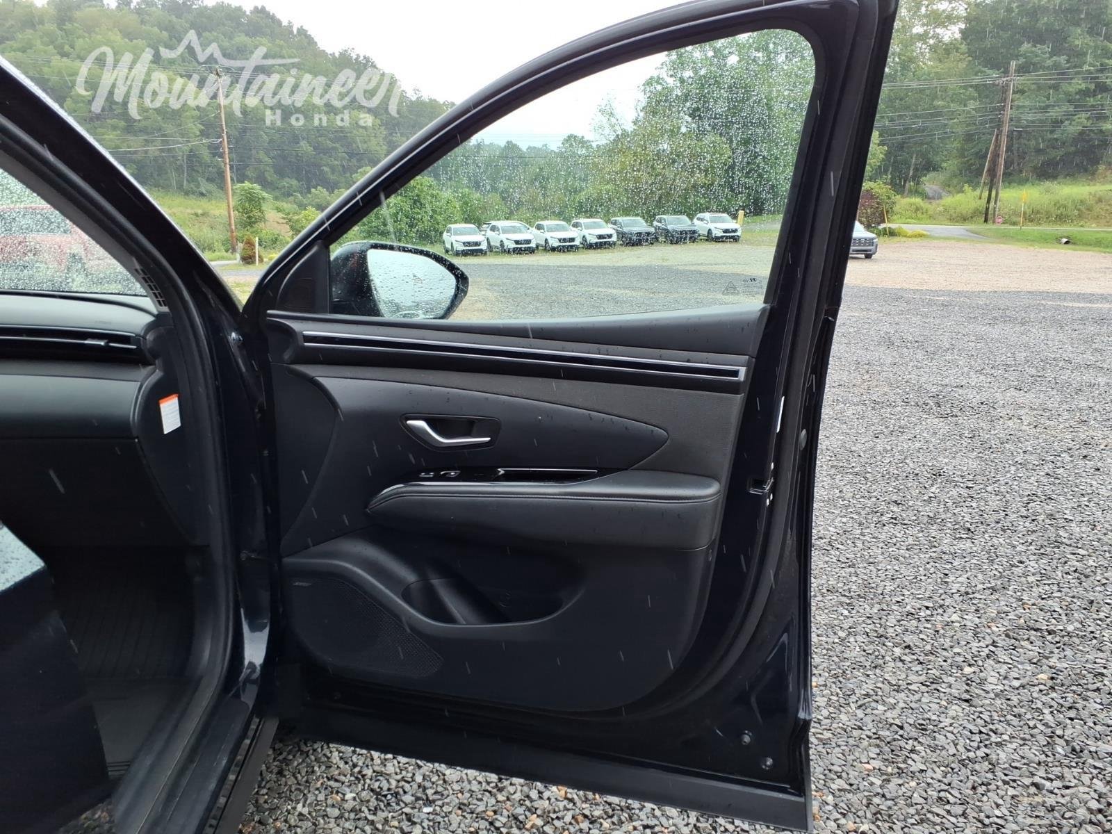 Used 2022 Phantom Black Hyundai Limited image 17