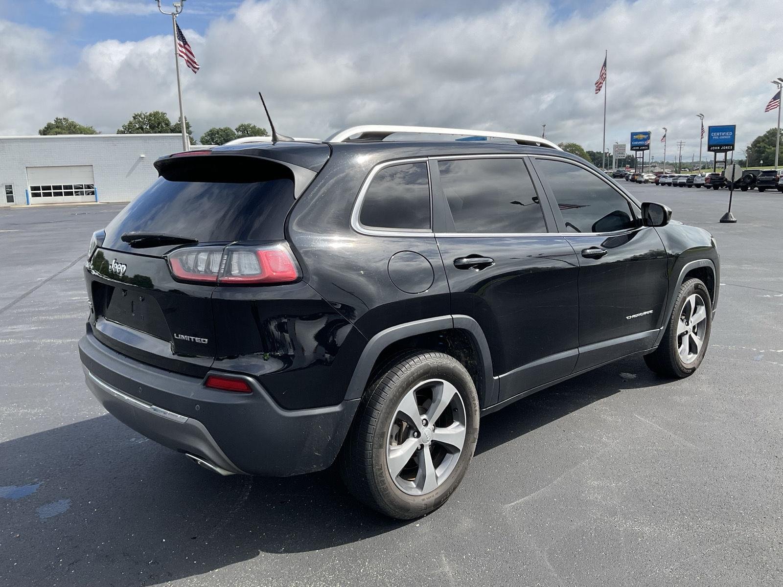 Used 2019 Diamond Black Crystal Pearlcoat Jeep Limited image 6
