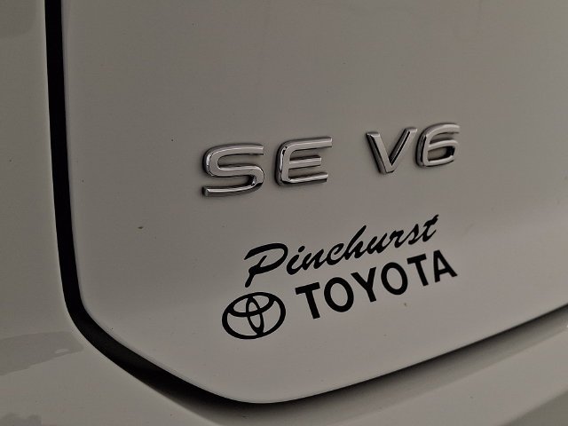Used 2022 White Volkswagen 3.6L V6 SE w/Technology image 38
