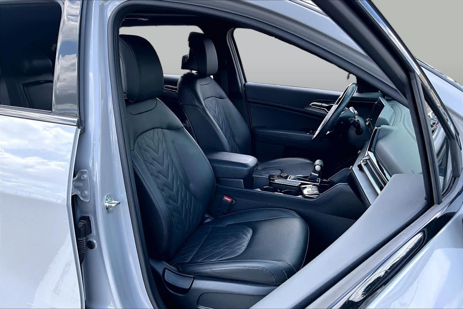 Used 2025 Wolf Gray Kia X-Line image 8