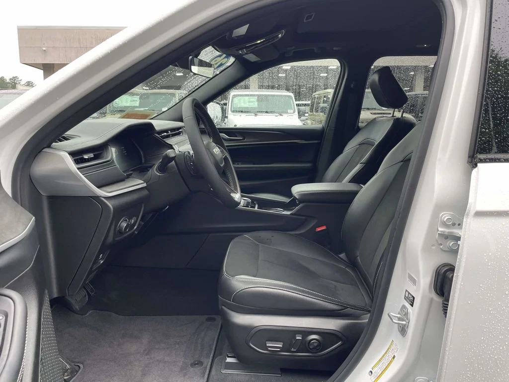 Used 2026 White Jeep Altitude image 26