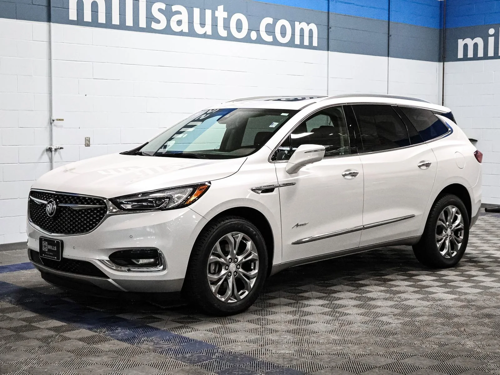 Used 2019 Buick Enclave Avenir with VIN 5GAEVCKWXKJ165613 for sale in Baxter, Minnesota