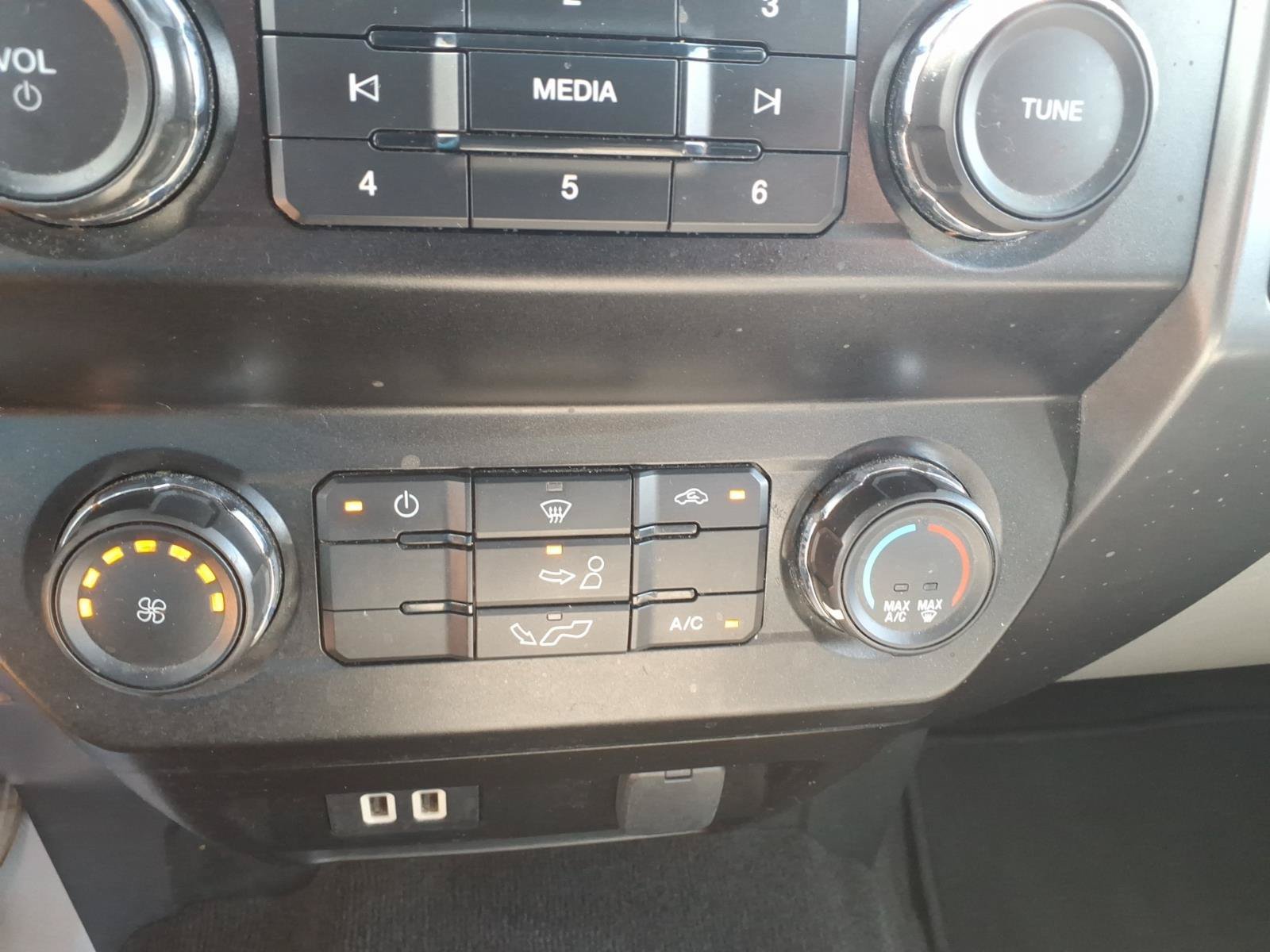 Used 2020 Oxford White Ford XLT image 25