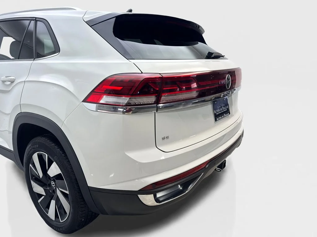 Used 2025 White Volkswagen 2.0T SE w/Technology image 19