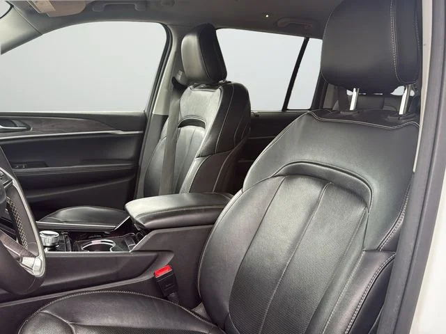 Used 2023 White Jeep Limited image 10