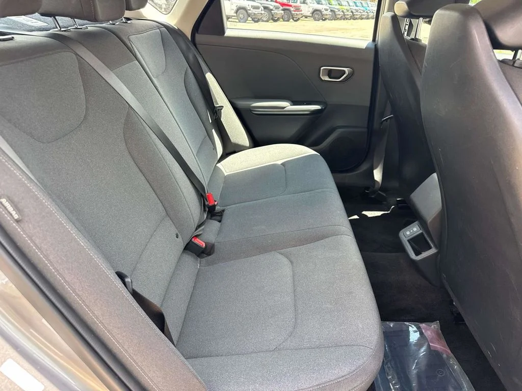 2025 Kia K4 LXS - Photo 20