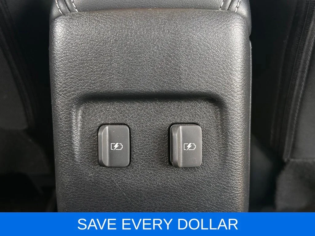 Used 2023 Orange Nissan SR image 17