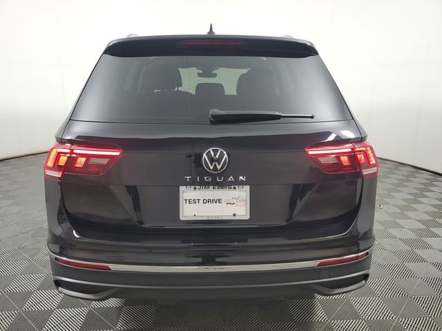 Used 2023 Black Volkswagen 2.0T SE image 5