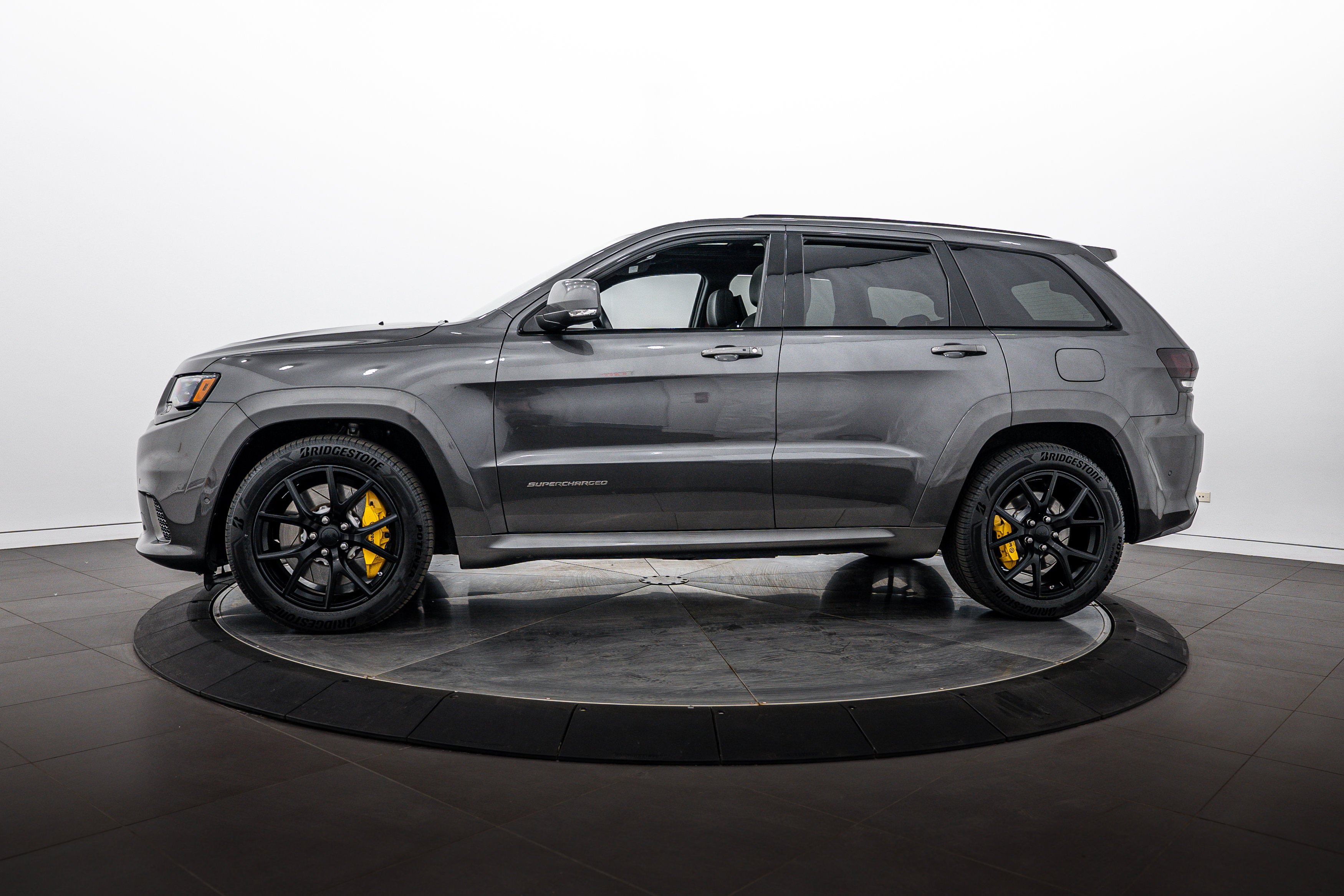 Used 2018 Granite Crystal Metallic Clearcoat Jeep Trackhawk image 7