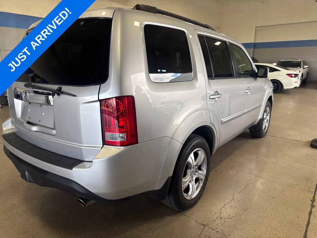 Used 2013 Alabaster Silver Metallic Honda EX image 3