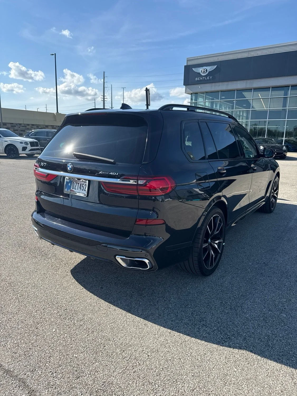 Used 2019 Black BMW xDrive40i image 8