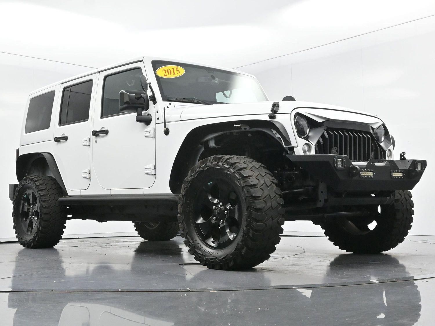 Used 2015 Bright White Clearcoat Jeep Altitude image 41