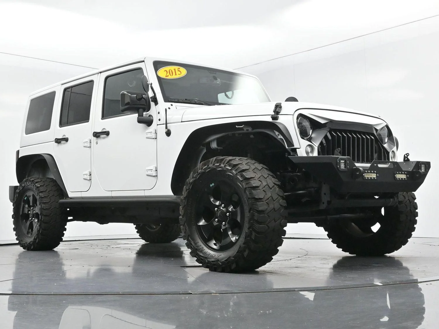 Used 2015 Bright White Clearcoat Jeep Altitude image 41