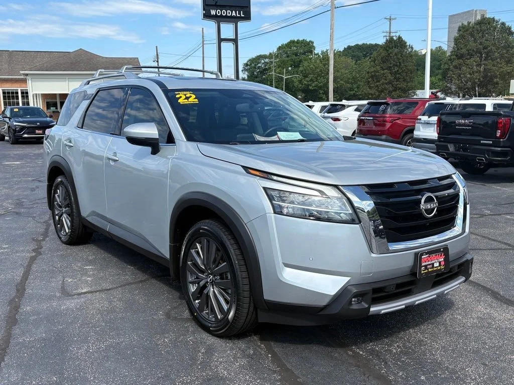 Used 2022 Brilliant Silver Met Nissan SL image 9
