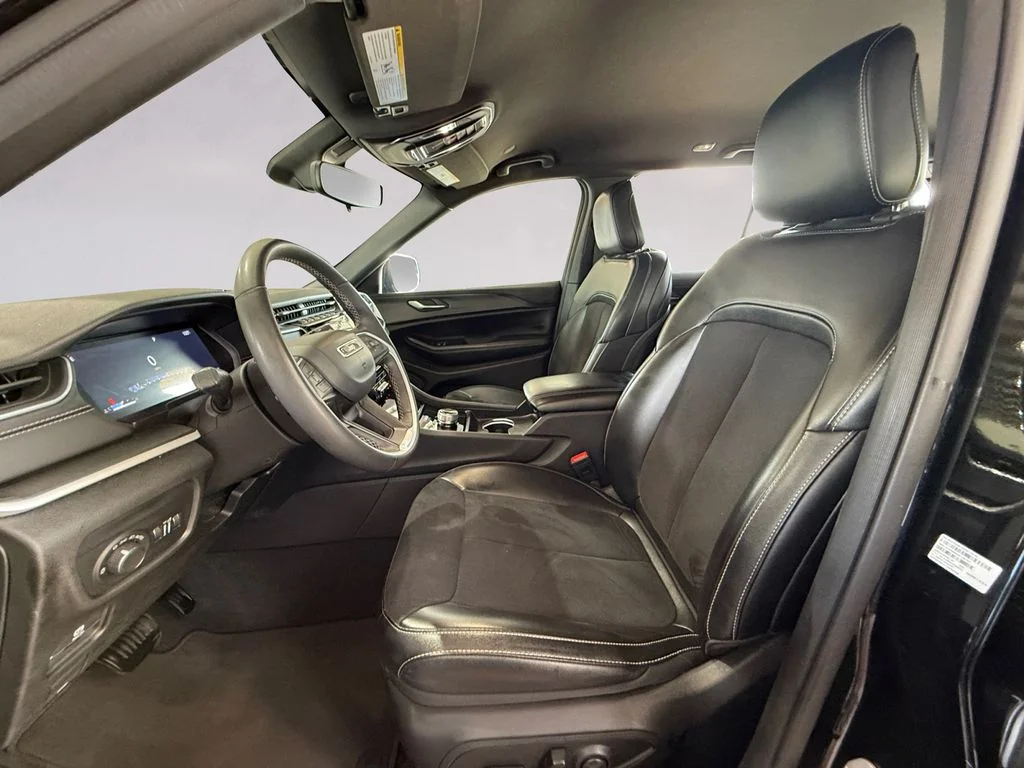 Used 2024 Black Jeep Altitude image 10