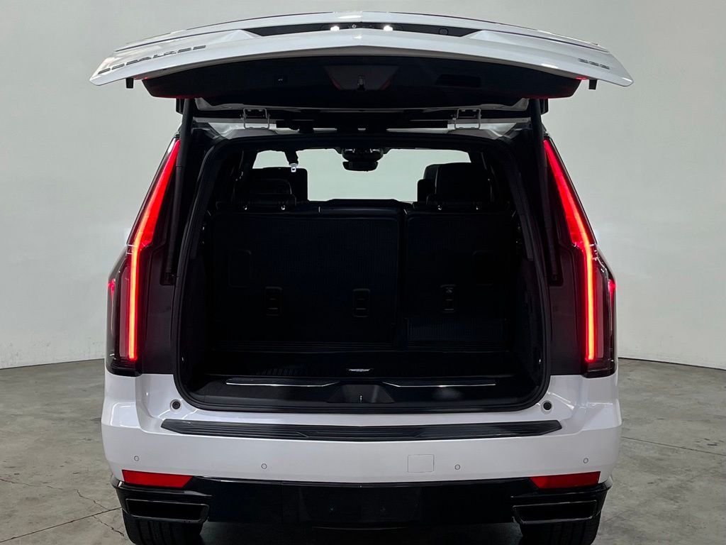 Used 2022 Crystal White Tricoat Cadillac Sport Platinum image 12