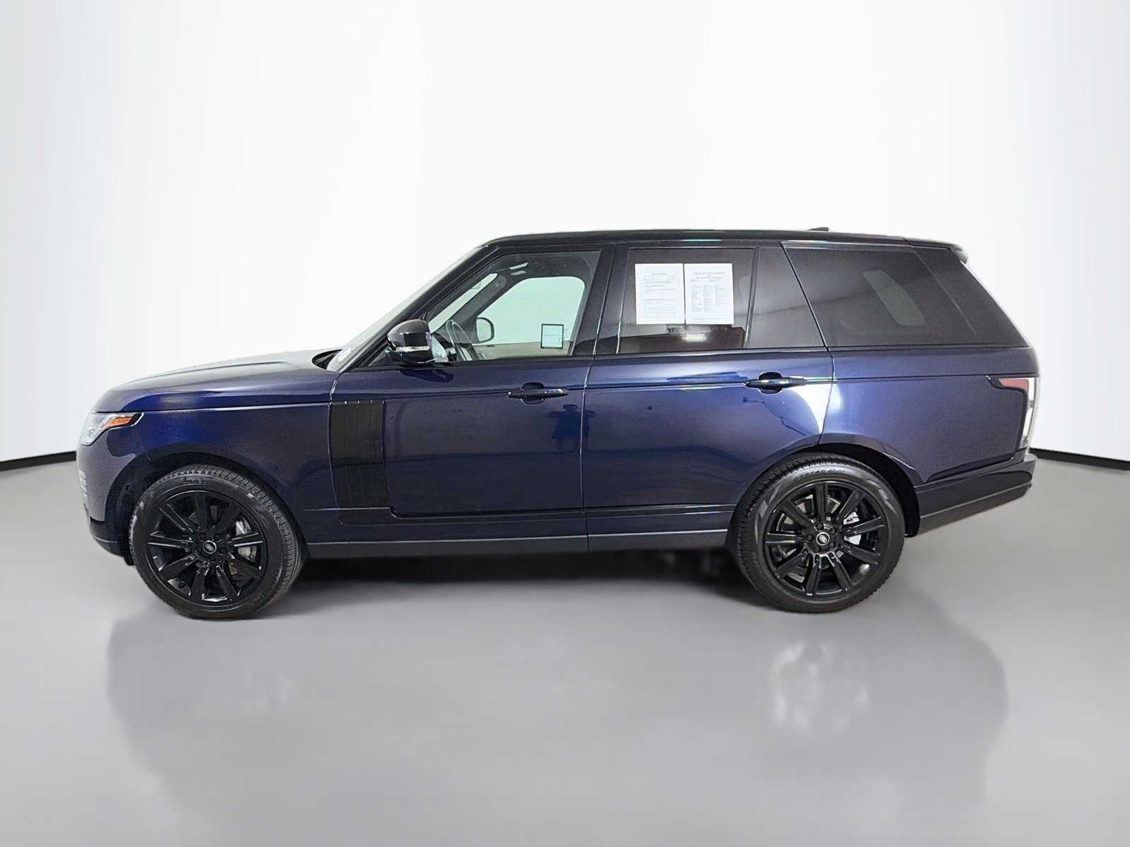 Used 2022 Portofino Blue Metallic Land Rover  image 2