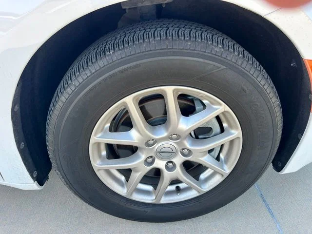 Used 2024 White Chrysler LX image 8