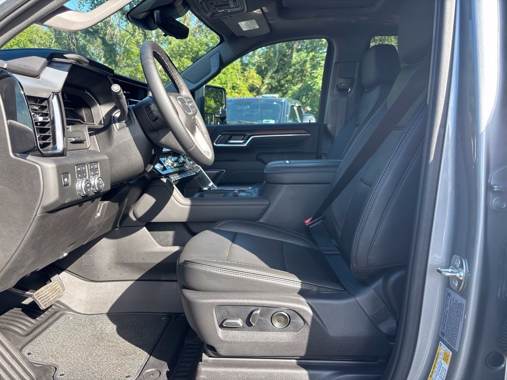 Used 2025 Silver GMC Denali image 17