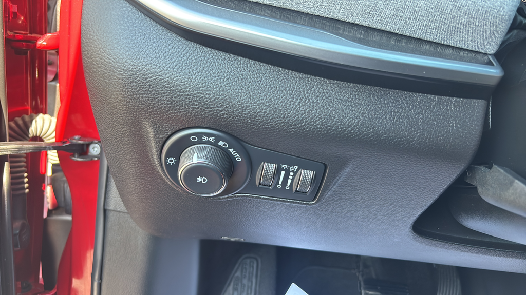 Used 2025 Red Jeep Latitude image 31