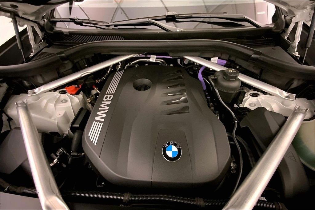 Used 2026 Mineral White Metallic BMW  image 8