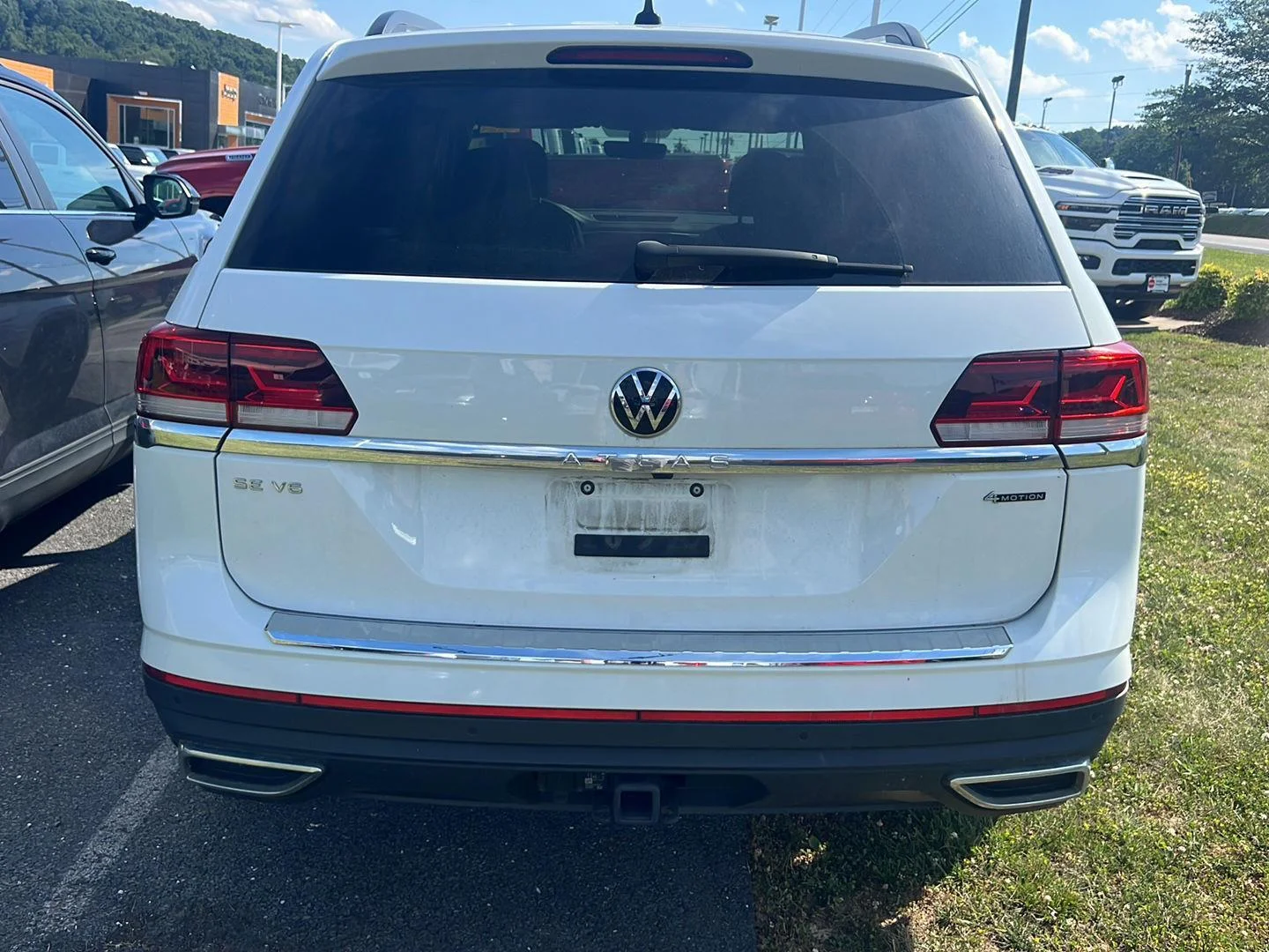 Used 2023 Pure White Volkswagen 3.6L V6 SE w/Technology image 4