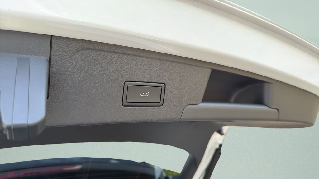 New 2026 Opal White Pearl Volkswagen 2.0T SE w/Technology image 33