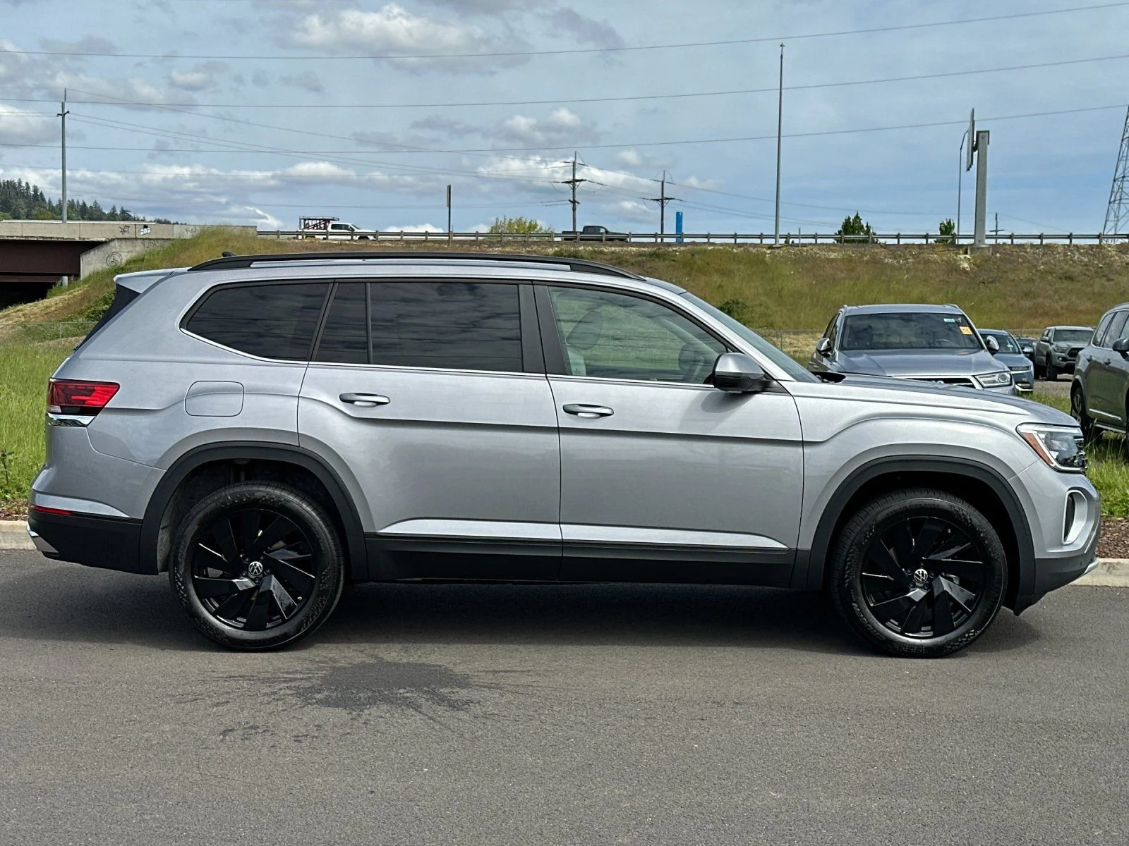 New 2026 Silver Volkswagen SE w/Technology image 2