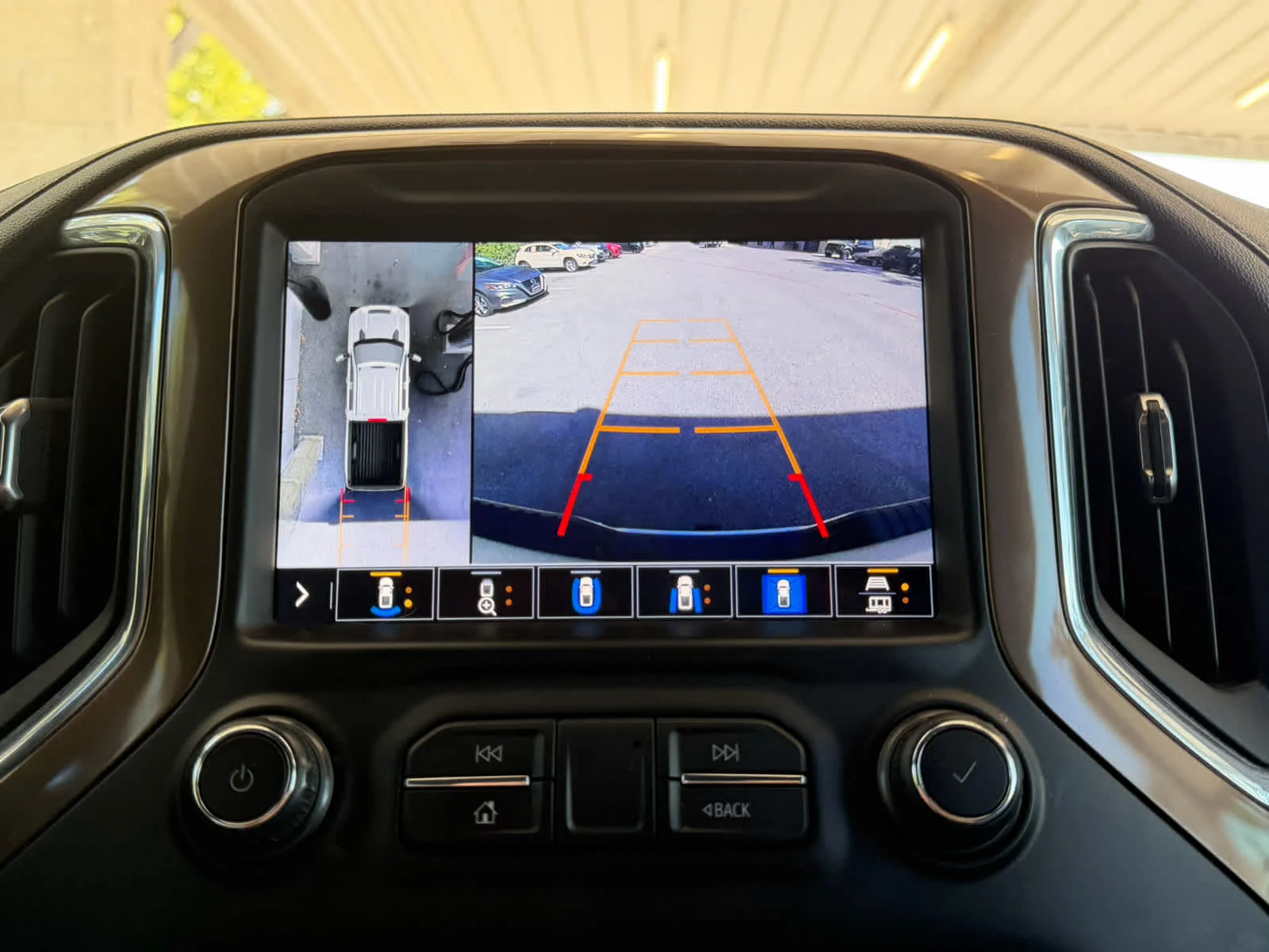Used 2021 Silver Ice Metallic Chevrolet High Country image 19