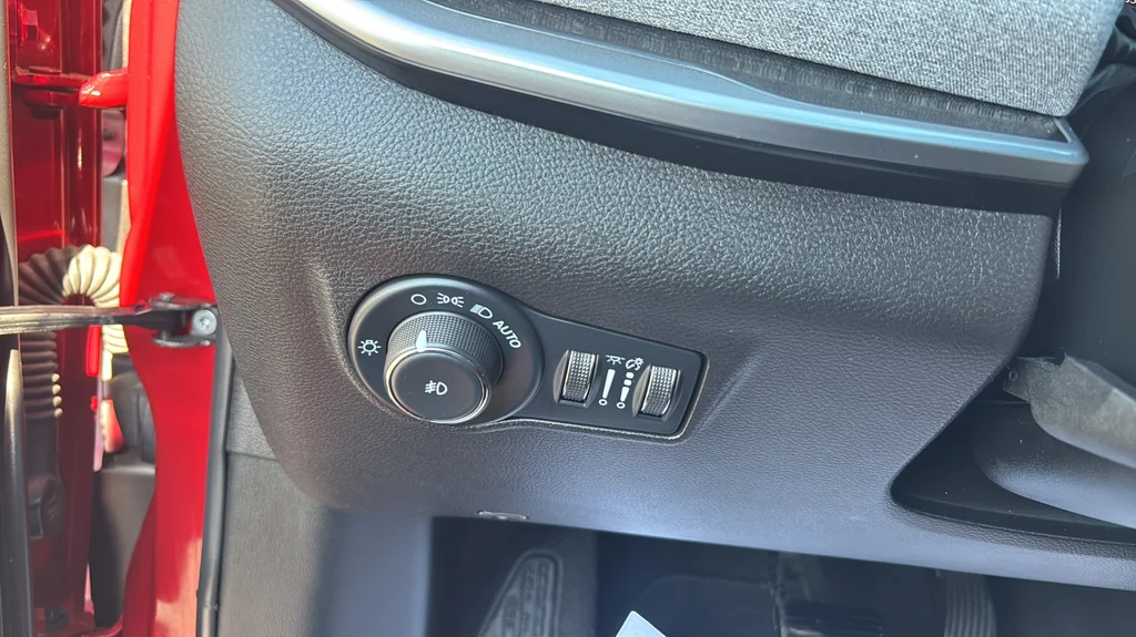 Used 2025 Red Jeep Latitude image 31