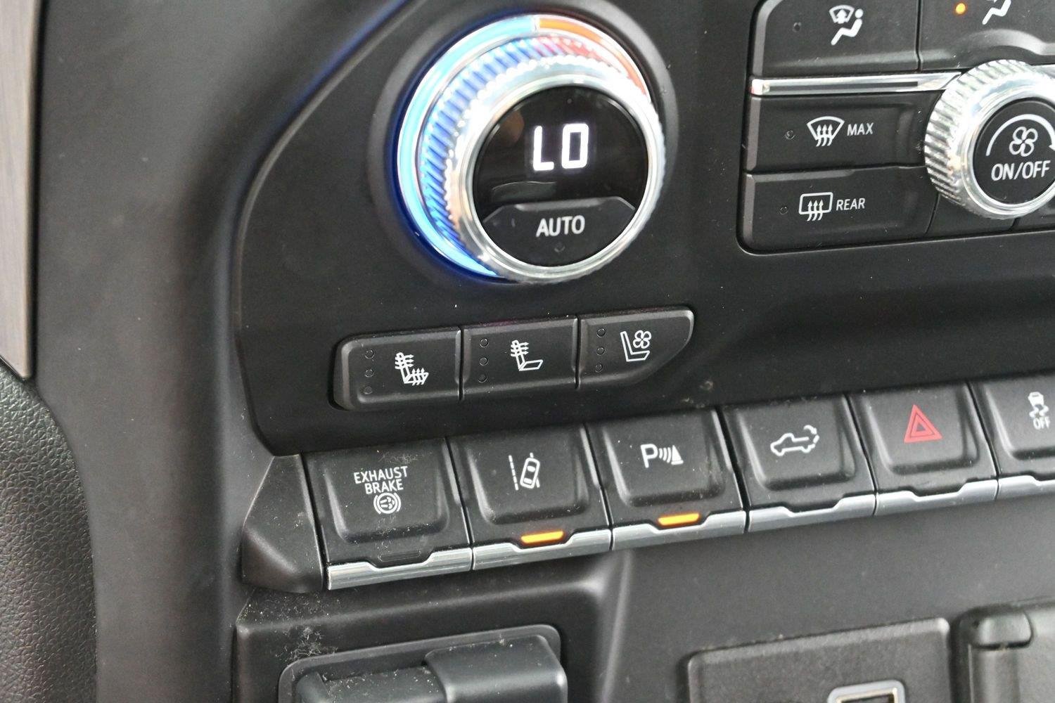 Used 2022 White Frost Tricoat GMC Denali image 23