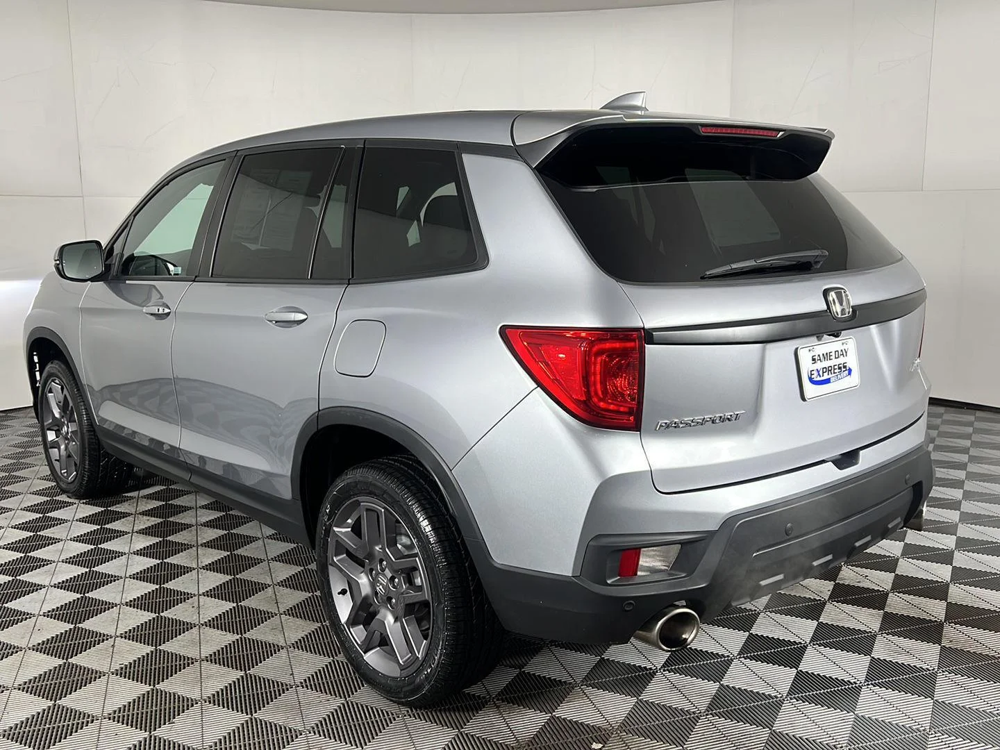 Used 2023 Lunar Silver Metallic Honda EX-L image 9