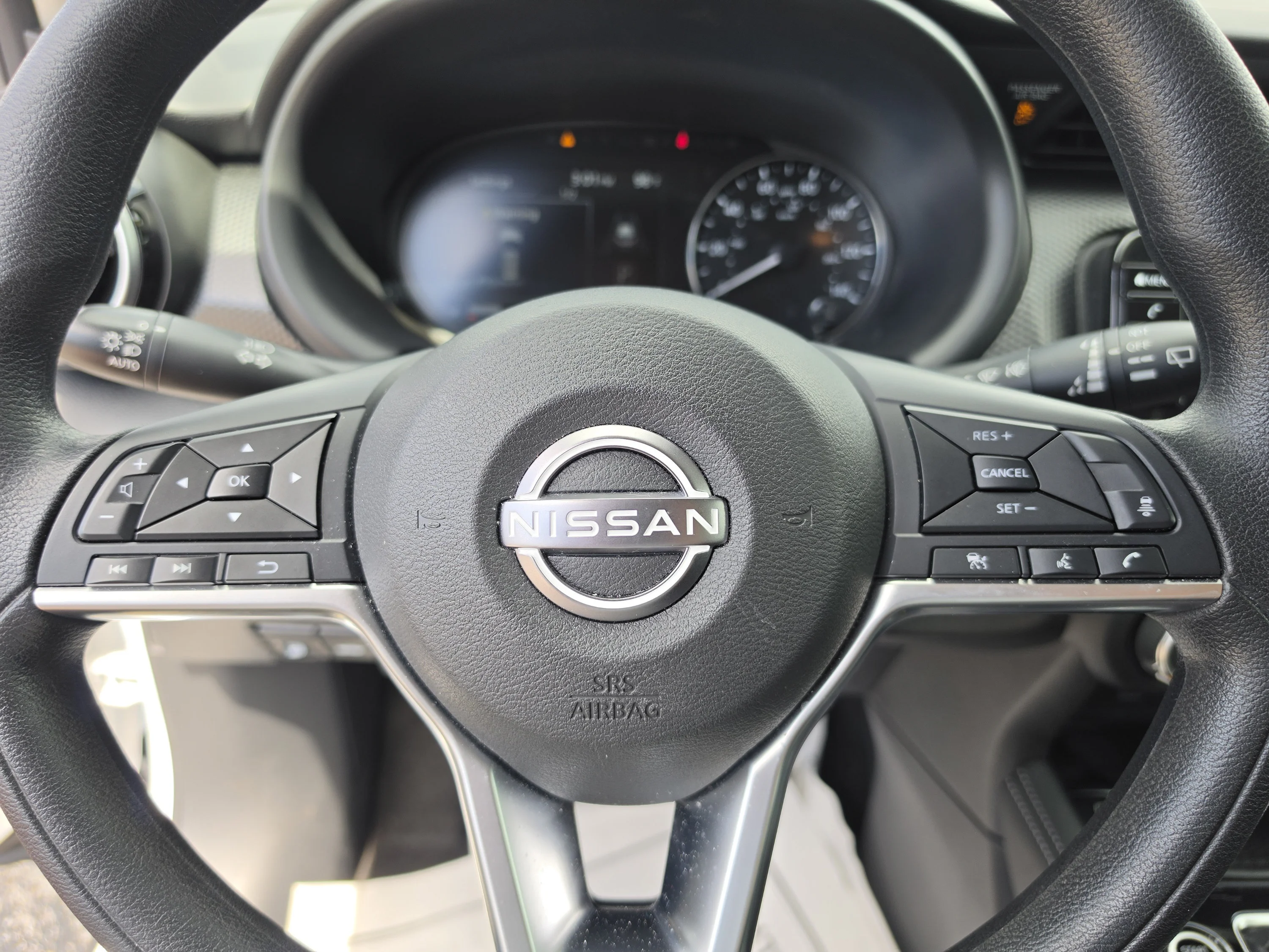 Used 2023 Aspen White Tricoat Nissan SV image 33