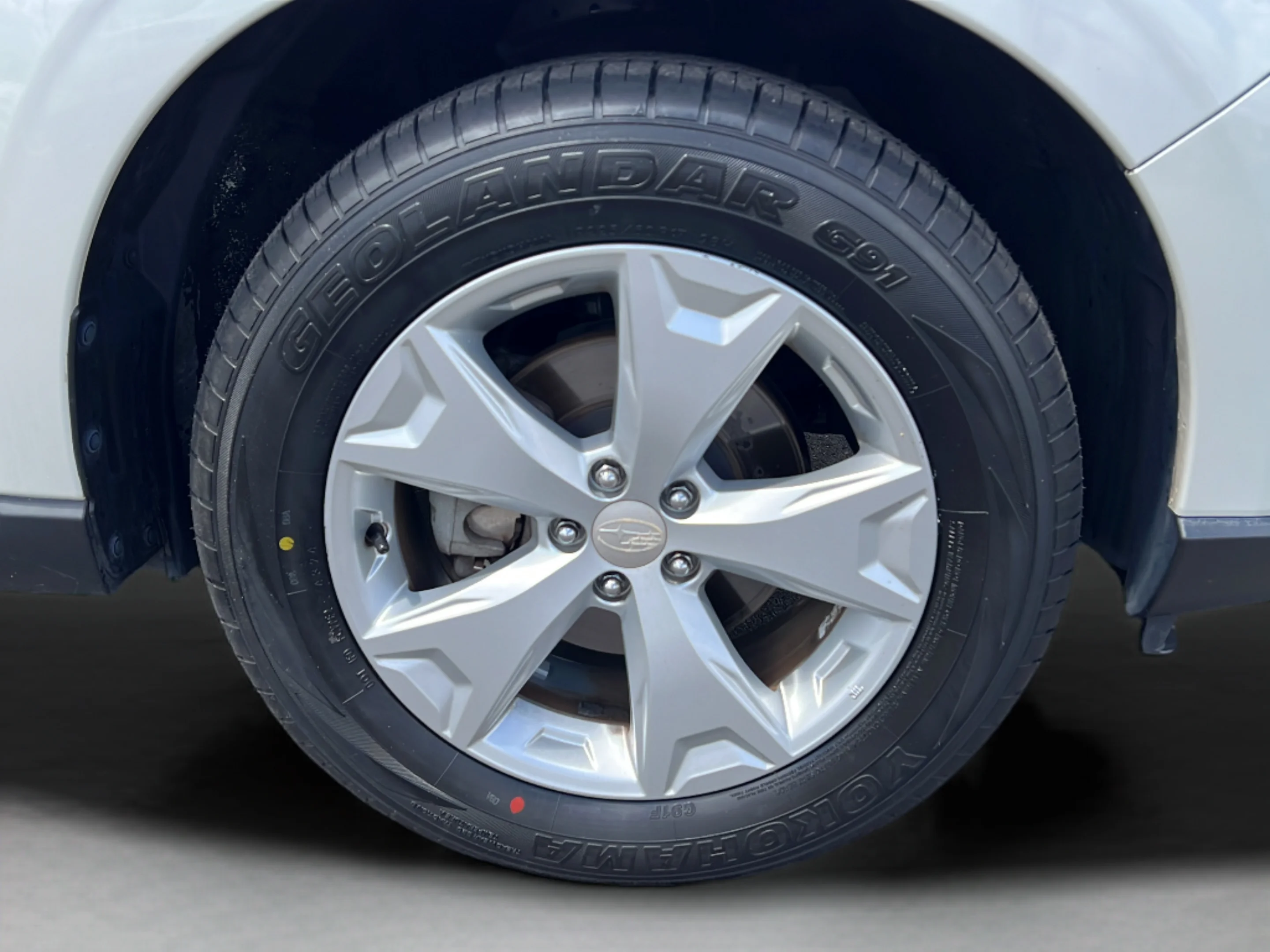 Used 2015 Satin White Pearl Subaru 2.5i Premium image 10
