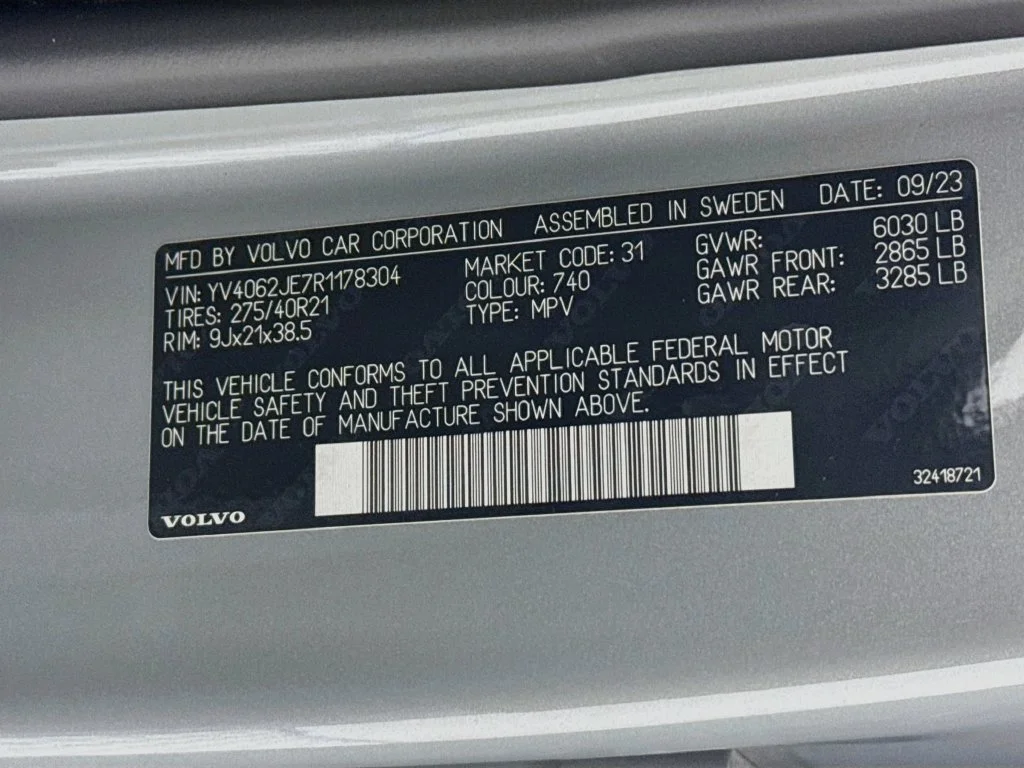 Certified Used 2024 Gray Metallic Volvo B6 Plus Bright Theme 6-Seater image 26