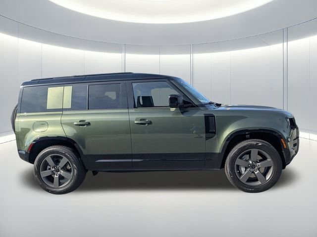 New 2026 Woolstone Green Land Rover X-Dynamic SE image 4