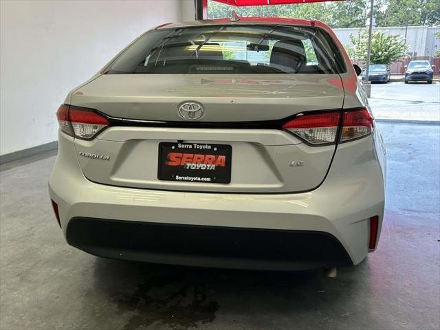 Certified Used 2025 CLASSIC SILVER METALLIC Toyota  image 4