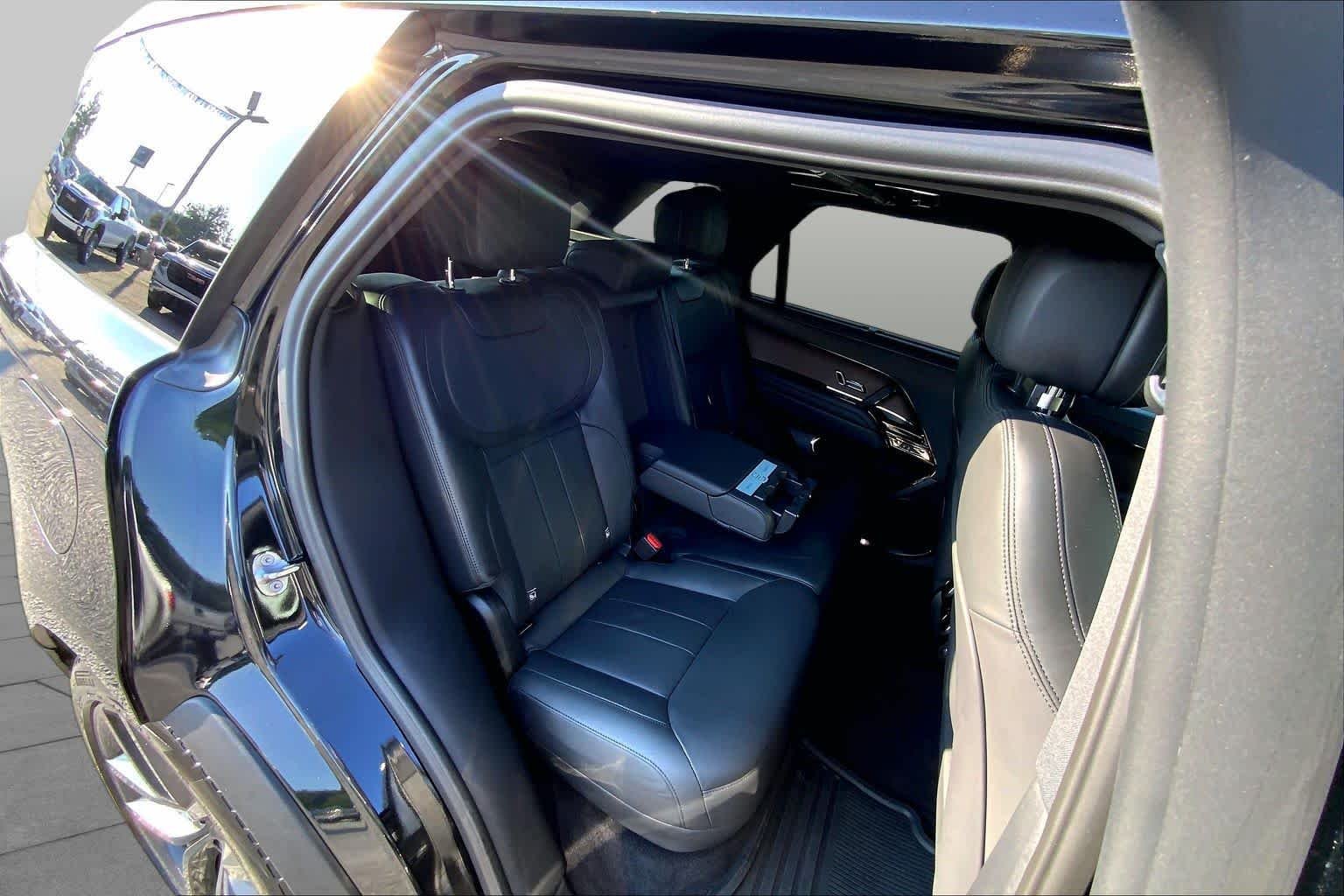 Used 2024 Santorini Black Metallic Land Rover SE image 19