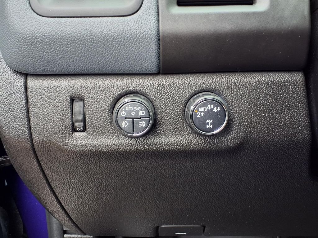Used 2017 Laser Blue Metallic Chevrolet Z71 image 11