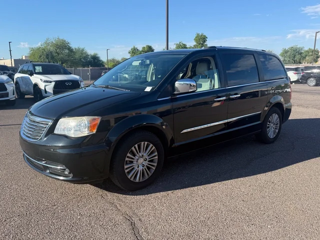 2013 Chrysler Town & Country Limited