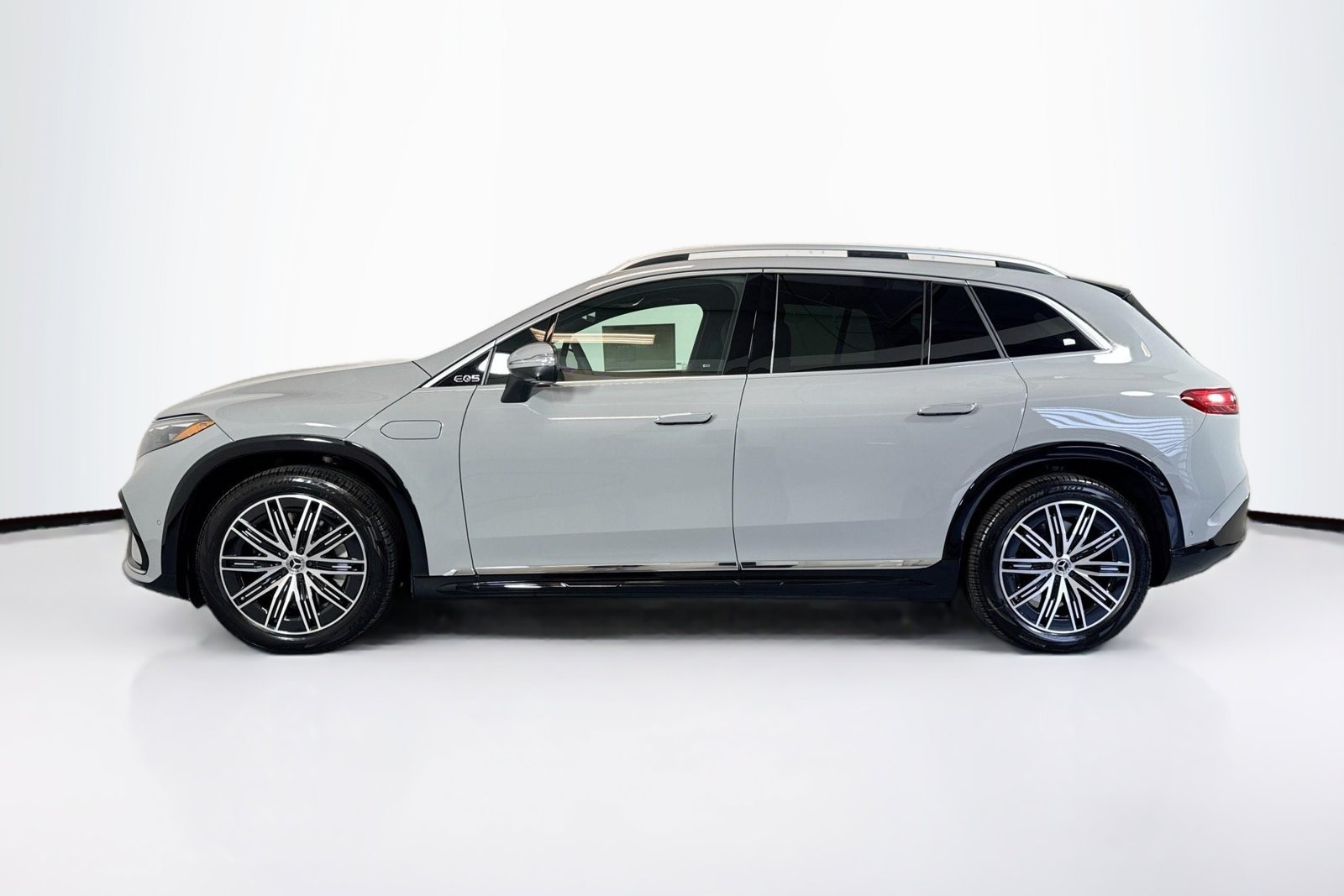 New 2026 MANUFAKTUR Alpine Grey Mercedes-Benz EQS 400 image 8