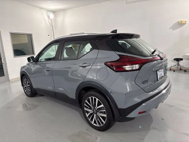 Used 2023 Gray Nissan SV image 5