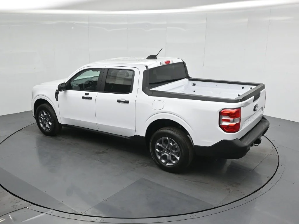 New 2026 Oxford White Ford XLT image 38