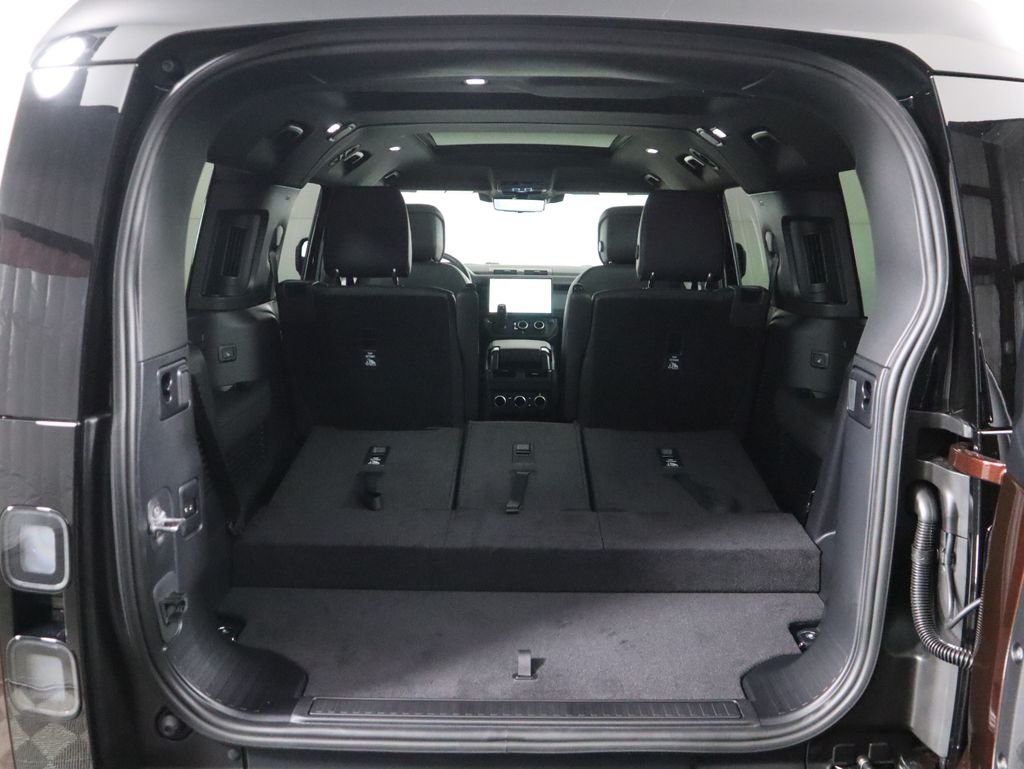 New 2026 Sedona Red Land Rover S image 30