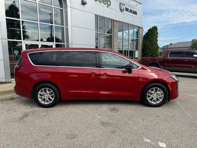 New 2027 Red Hot Pearl-Coat Exterior Paint Chrysler Select image 8