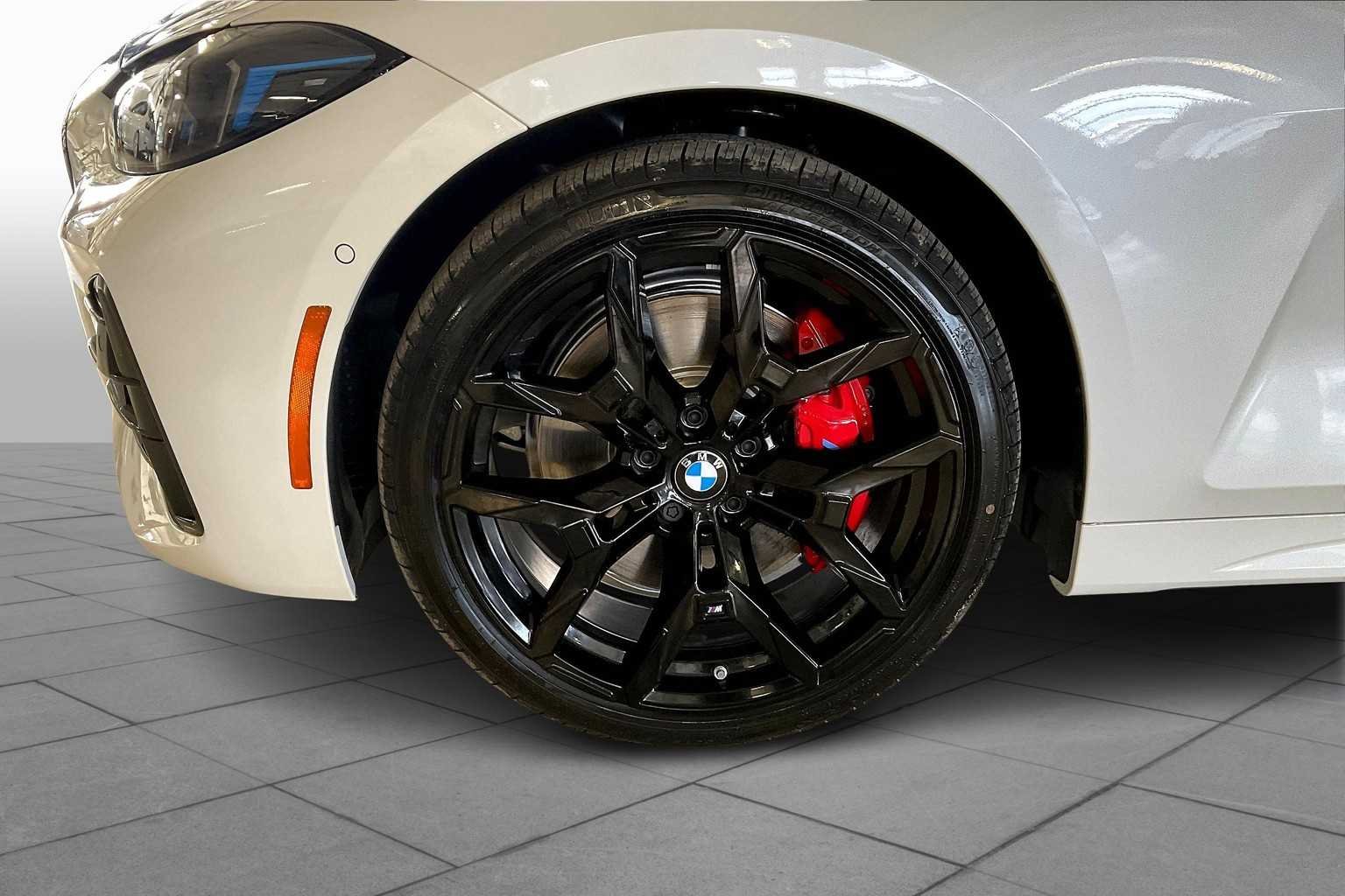 Used 2026 Mineral White Metallic BMW M440i xDrive image 11
