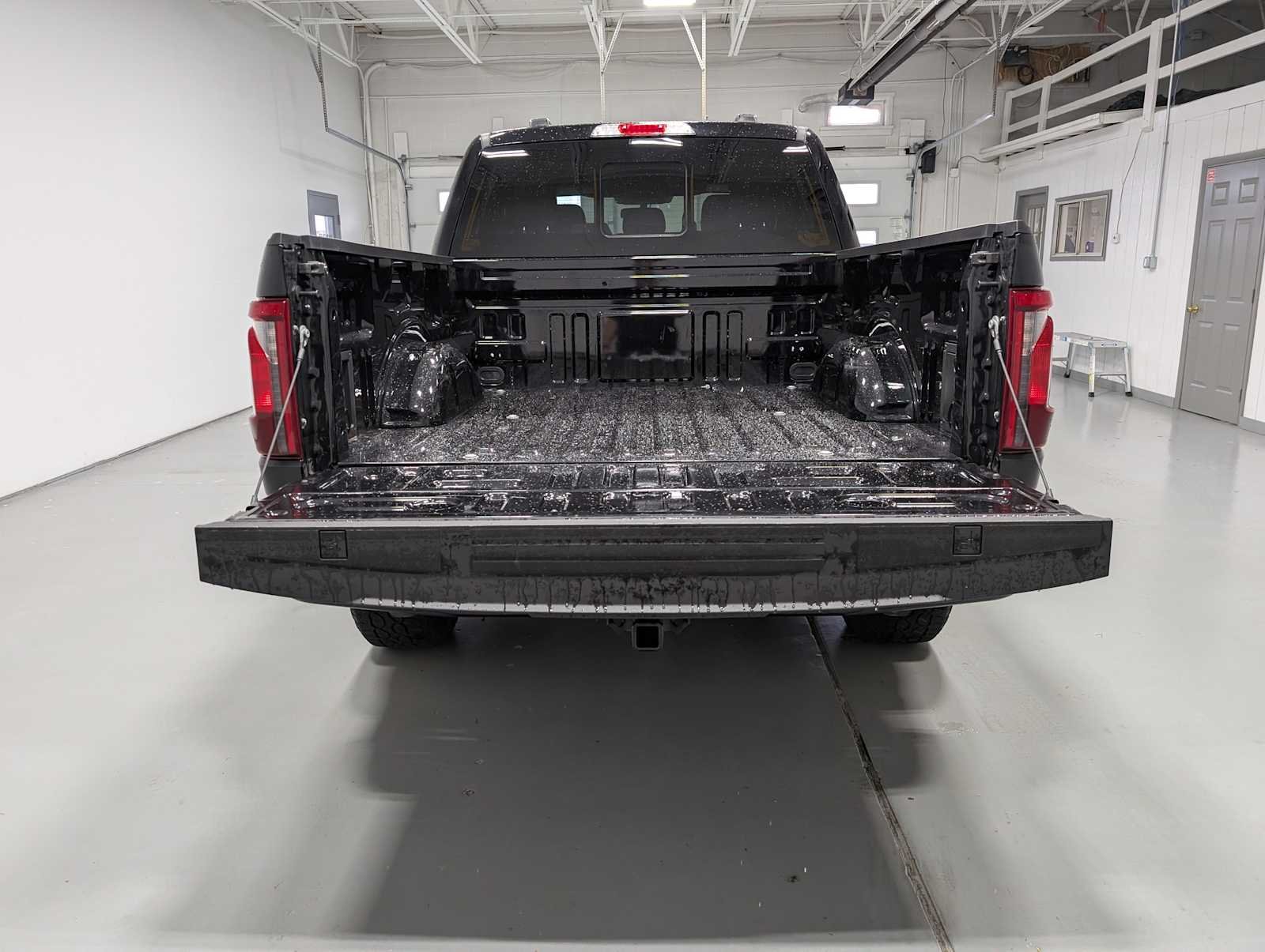Used 2024 Agate Black Metallic Ford XLT image 43