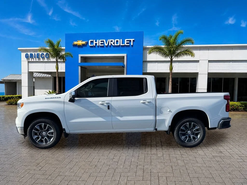New 2026 Summit White Chevrolet LT image 4